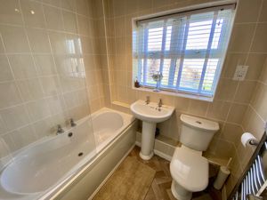 Family Bathroom/WC- click for photo gallery